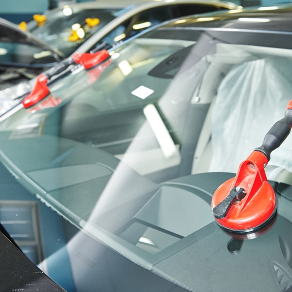 What auto glass service to contact when windshield is shattered  in Florida