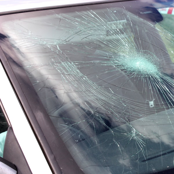 which auto glass replacement technician to call and what is the price cost to fix windshield 